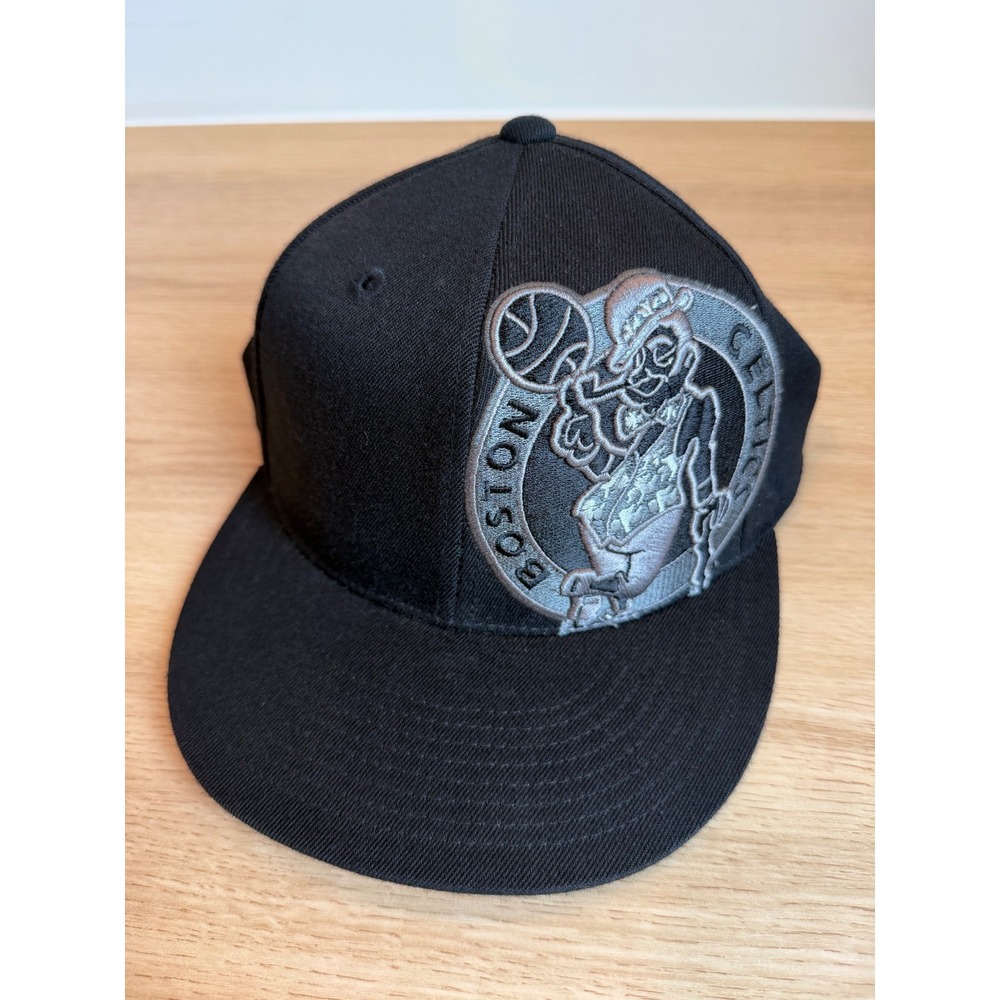 Adidas Boston Celtics 210 Fitted Flexfit Hat Men 6 7/8-7 1/4 Black NBA Big Logo